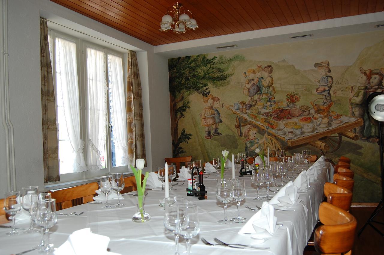 Speiserestaurant Traube Kuttigen Exterior foto
